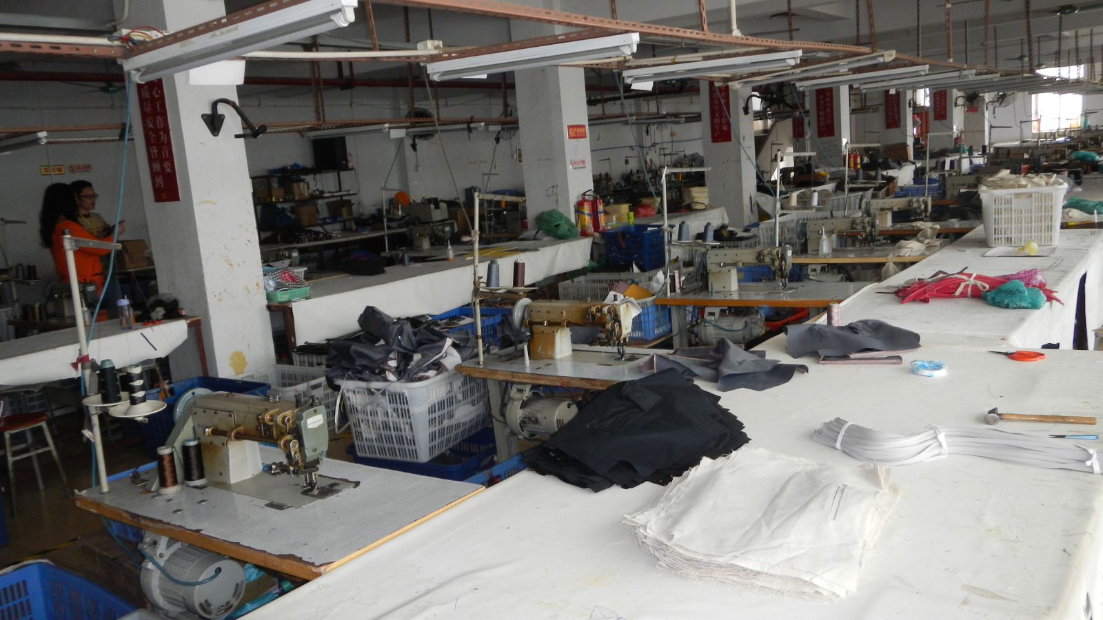 艺媒系开展与千采皮具有限公司的合作与交流