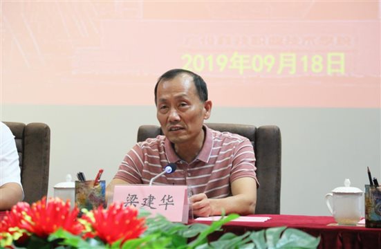 558A5700