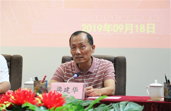 558A5700