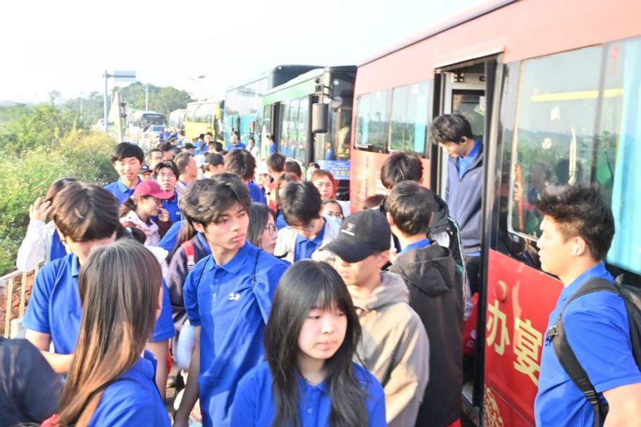 C:/Users/36222/Desktop/下车.jpg下车