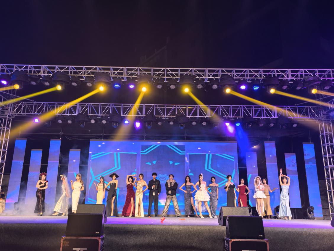 C:/Users/36222/Desktop/走秀换图.jpg走秀换图 C:/Users/36222/Desktop/走秀换图.jpg走秀换图