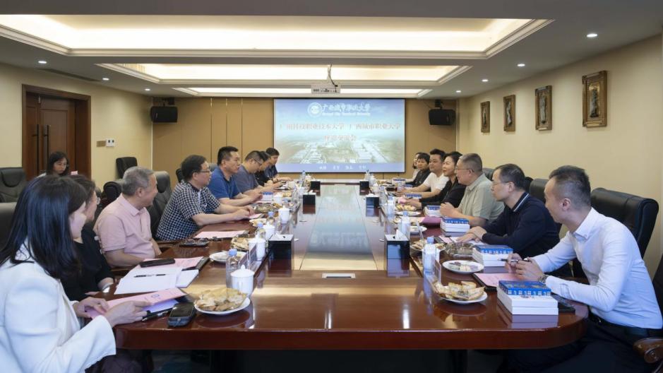 双方座谈会议交流（覃若彤摄）  (2)
