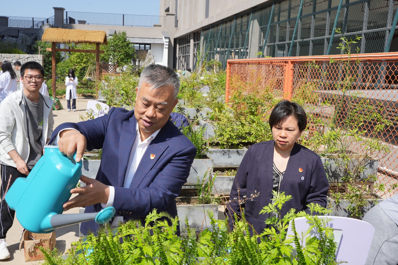 C:\Users\Administrator\Desktop\新建文件夹\3.12 植树节 照片\领导\书记 冯校.jpg C:\Users\Administrator\Desktop\新建文件夹\3.12 植树节 照片\领导\书记 冯校.jpg