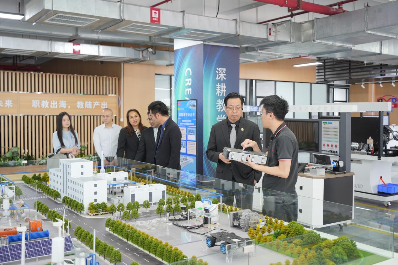 参观智能制造工程技术