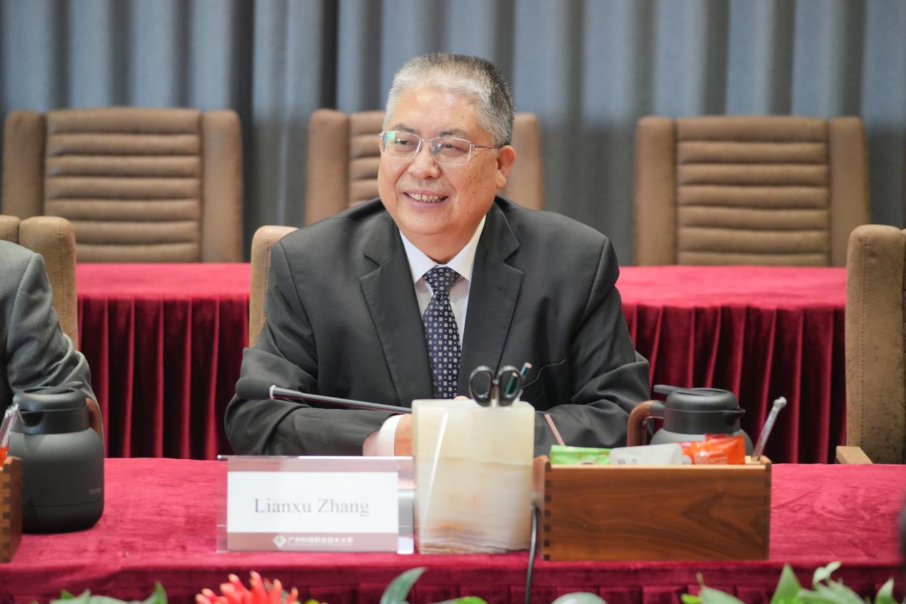 大张校特写