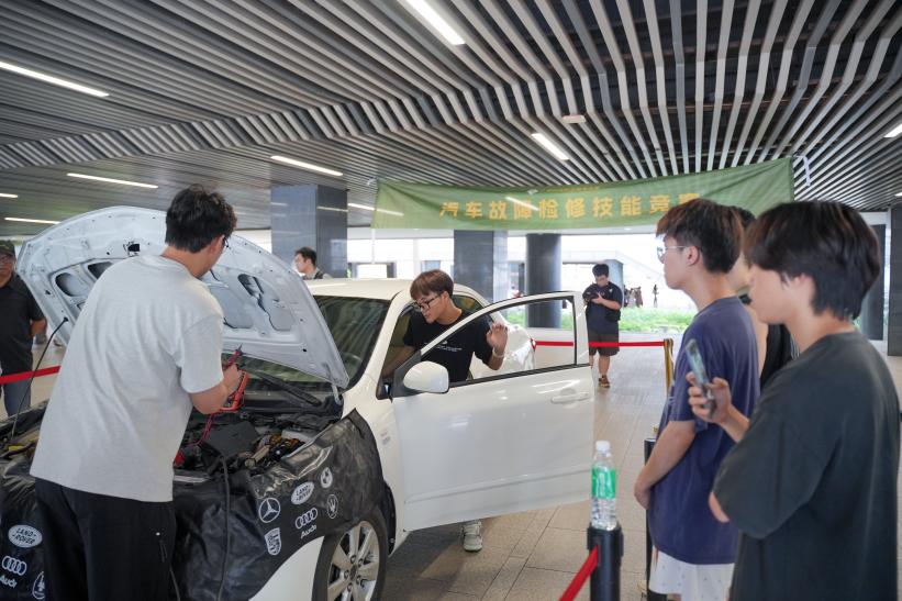 部分赛项学生竞赛现场1 部分赛项学生竞赛现场1