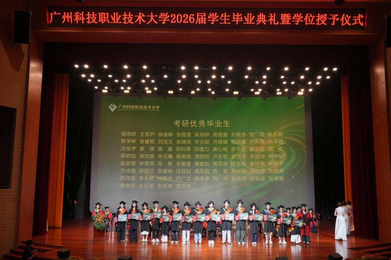 17.卢董颁奖_已修2275543013-oi4751305768(1)