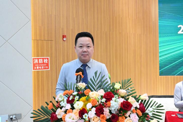 彪校主持